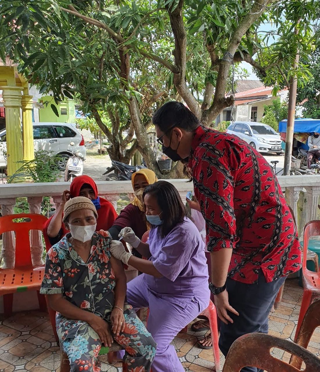 Dinas Kesehatan Kota Medan terus melakukan percepatan vaksinasi lansia di Kota Medan dengan melakukan kegiatan vaksinasi dari rumah ke rumah